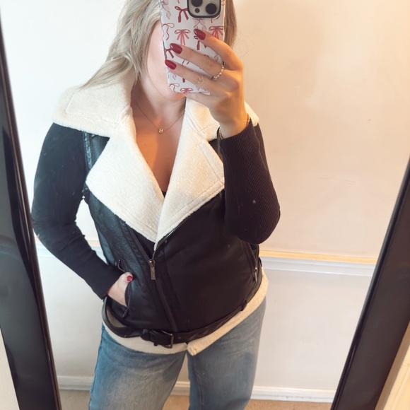 Stylish Black Faux Leather and Fur Women's Vest - Picture 1 of 5